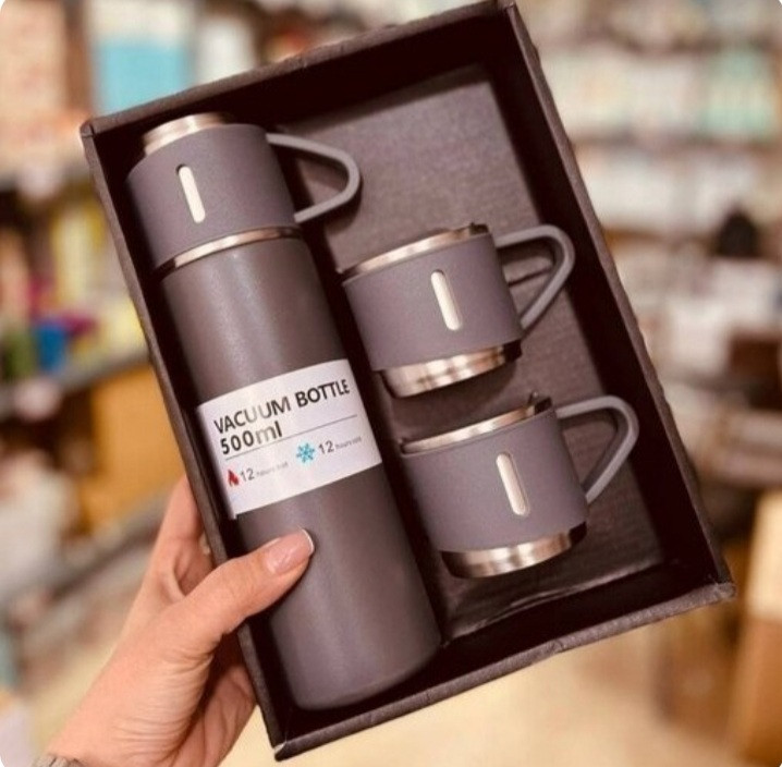 فلاسک مدل 3 کاپ گنجایش 0.5 لیتر به همراه لیوان مجموعه 3 عددی